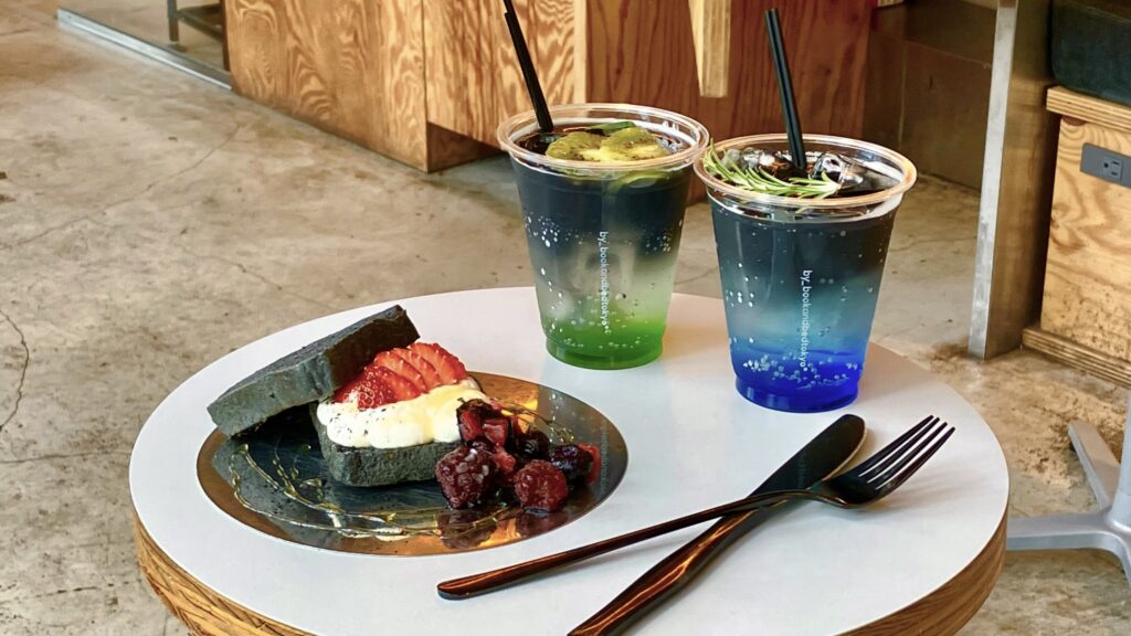 BOOK AND BED TOKYO SHINJUKUの「ブラック」なスイーツとドリンク