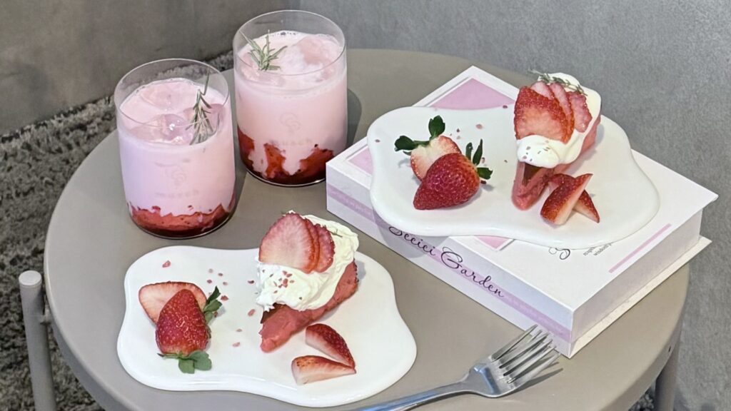 シーシャカフェmusch 渋谷道玄坂上店の「いちごミルクのバスクチーズケーキ」と「いちごミルク」