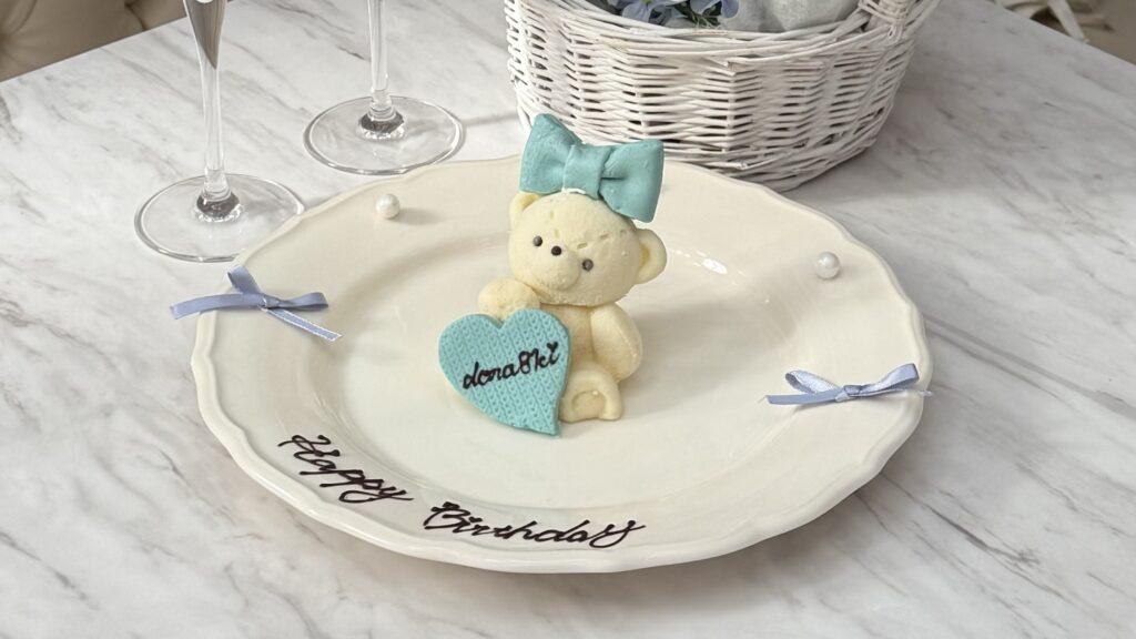 MOSKA by Ginger Garden表参道のアフタヌーンティーとくまちゃんのお祝いプレート