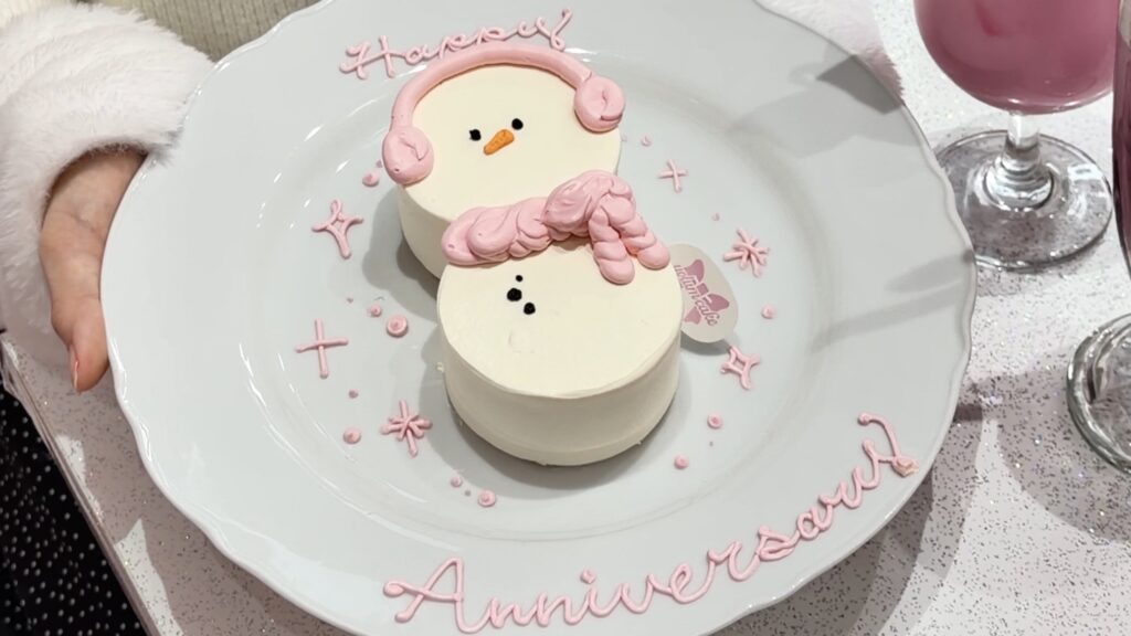 cafe yolum原宿のアニバーサリープレートとオーダーケーキ