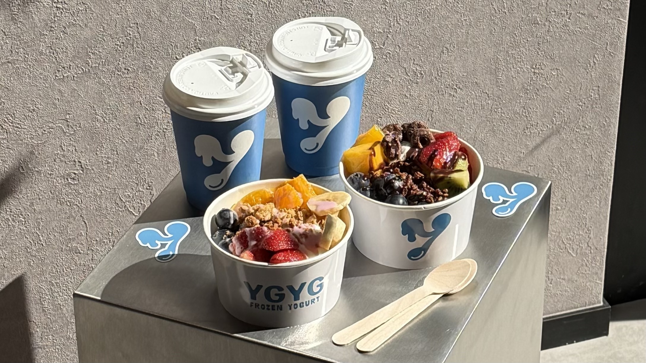 渋谷で話題のヨーグルトアイス専門店YGYGのフルーツたっぷりヨーグルトアイス