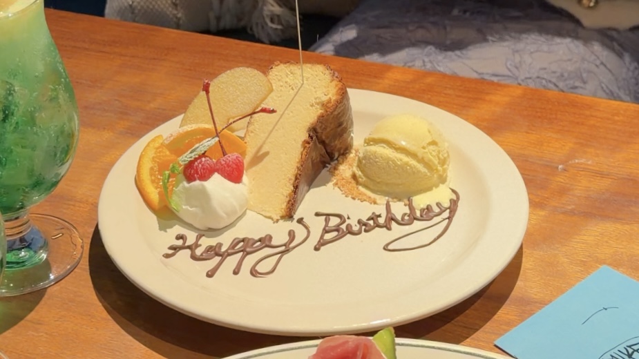DUKE Cafeのオーストラリア産St.Moretのチーズケーキにバースデーメッセージ