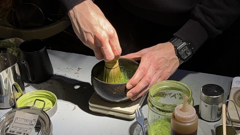 新宿御苑前の和カフェZ's TEA。一つ一つ丁寧にお茶をたてて提供