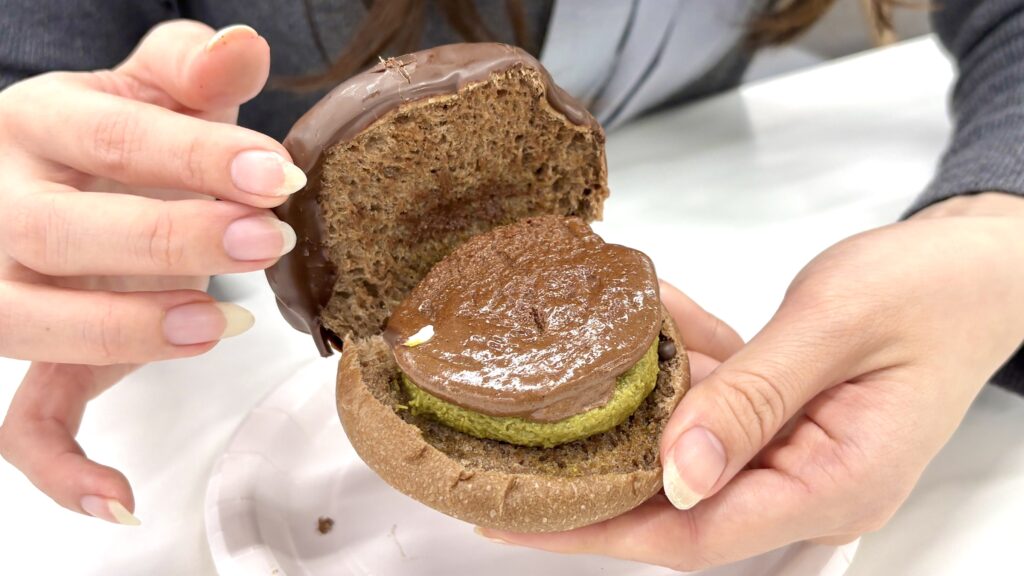 新大久保パンナラのくまドバイもちクッキー（ドバイチョコ餅）チョコレート餅生地にドバイチョコフィリング