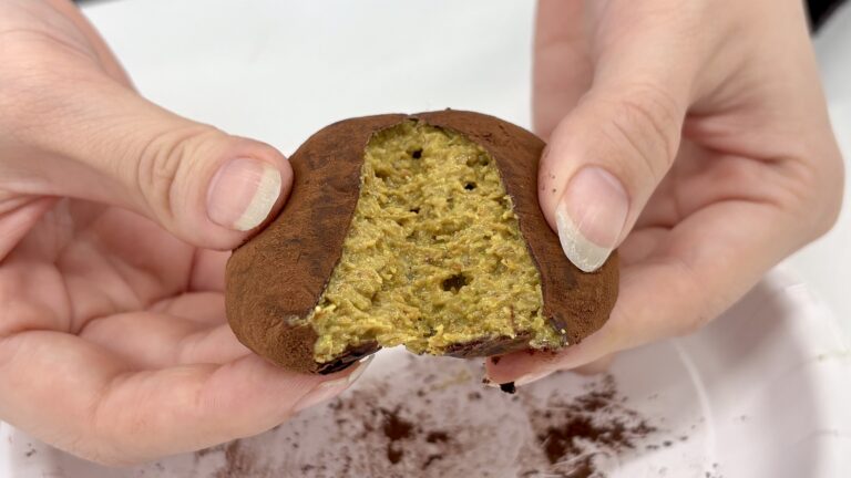 MoveMoveのドバイもちクッキー 柔らかめの中身ともにょもにょ食感