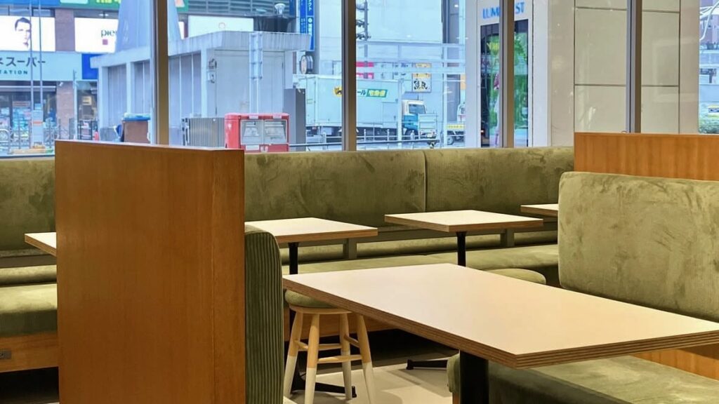 ルミネエスト新宿1階のPacific BAKE HOUSEは雨の日も安心