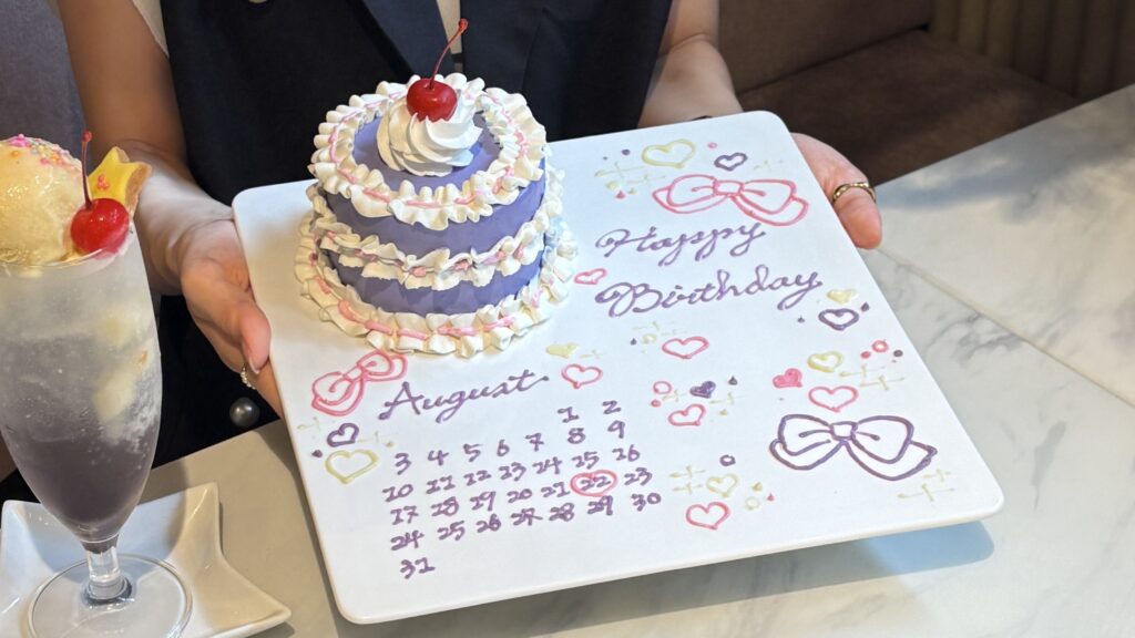 Cafe Eve吉祥寺のアニバーサリープレートと12星座ドリンク