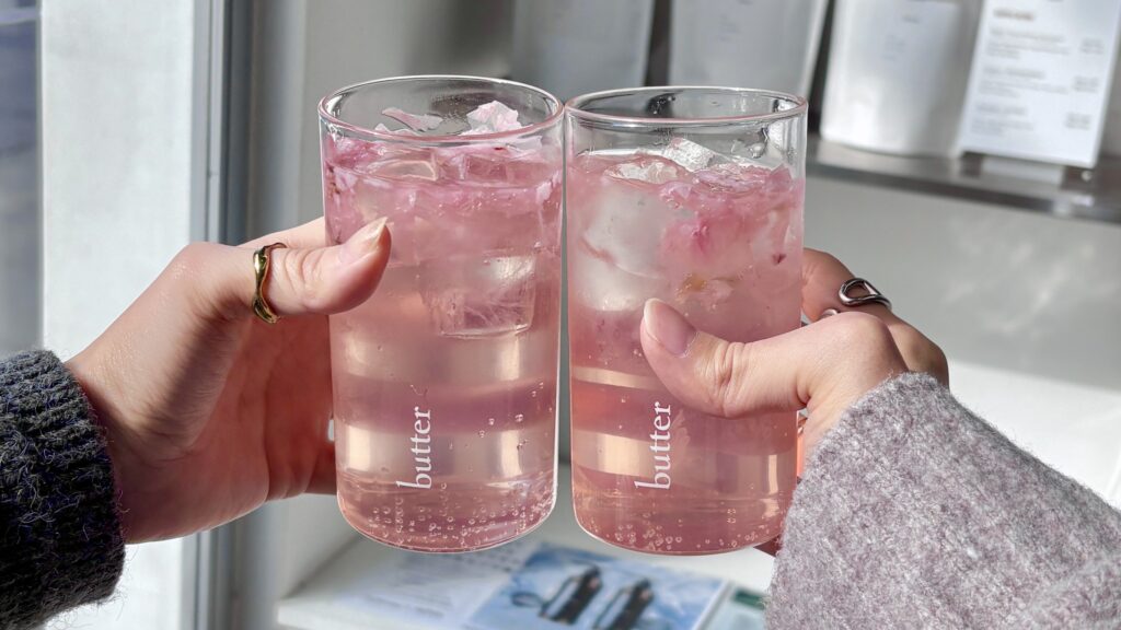 自家製の桜シロップを使用したbutterの桜ソーダ