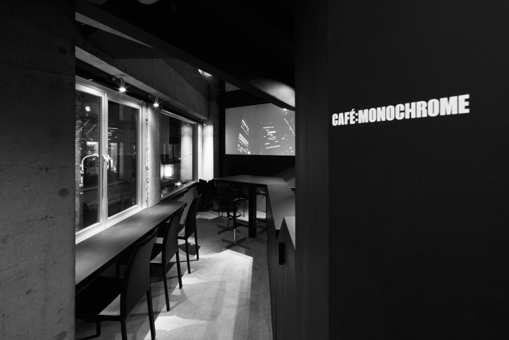 カフェモノクロームのモノトーンな内装