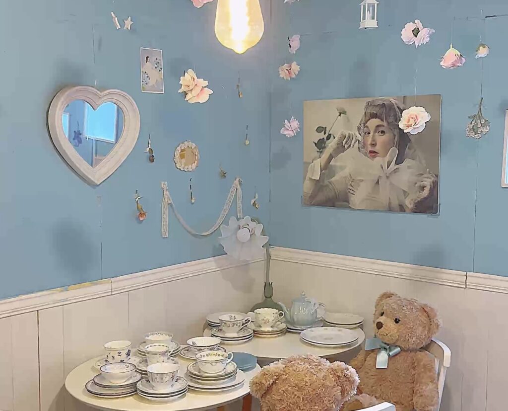 みずいろの花の水色の店内