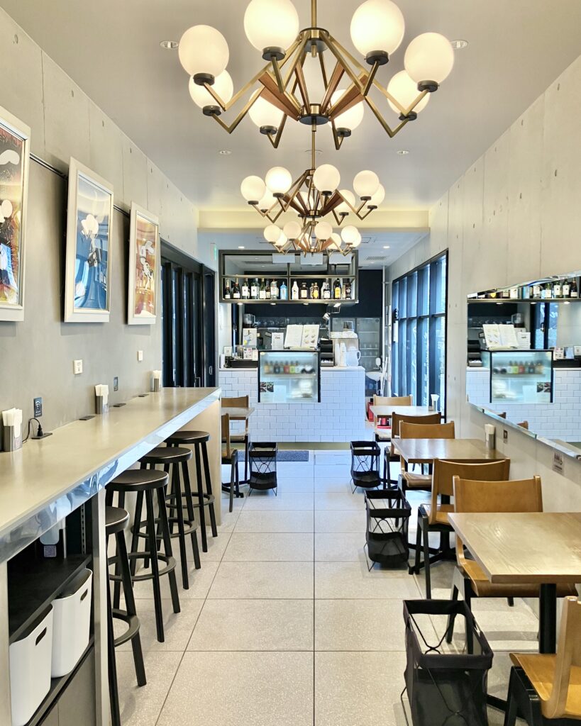 CEN CAFEのおしゃれな店内