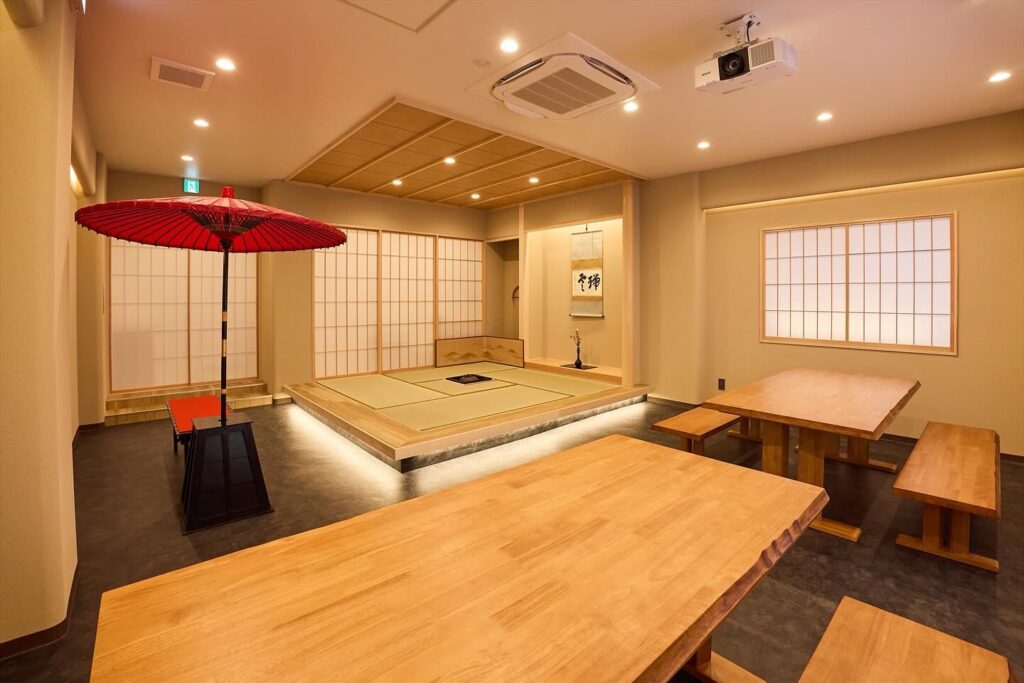 MATCHA CAFE & STUDIO 浅草店の和カフェな店内