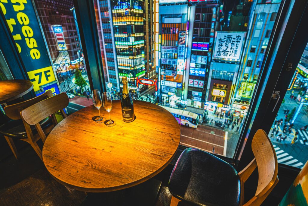 夜景が綺麗なkawara CAFEの店内