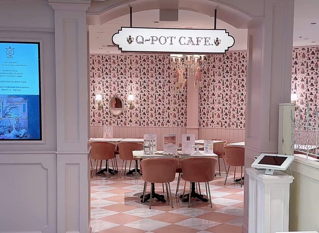 日比谷にオープンしたQ-pot cafeの可愛い店内