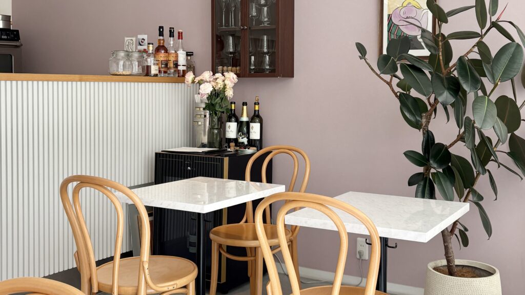 satsukiのピンクと大理石が可愛い内装