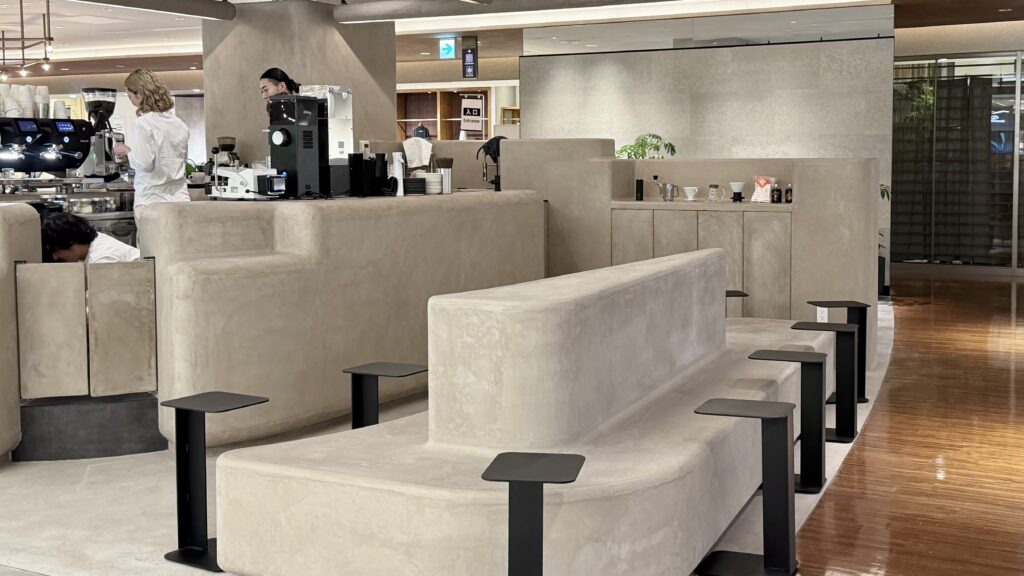 COFFEE GALLERYのお洒落すぎる無機質カフェな店内とコーヒースタンド