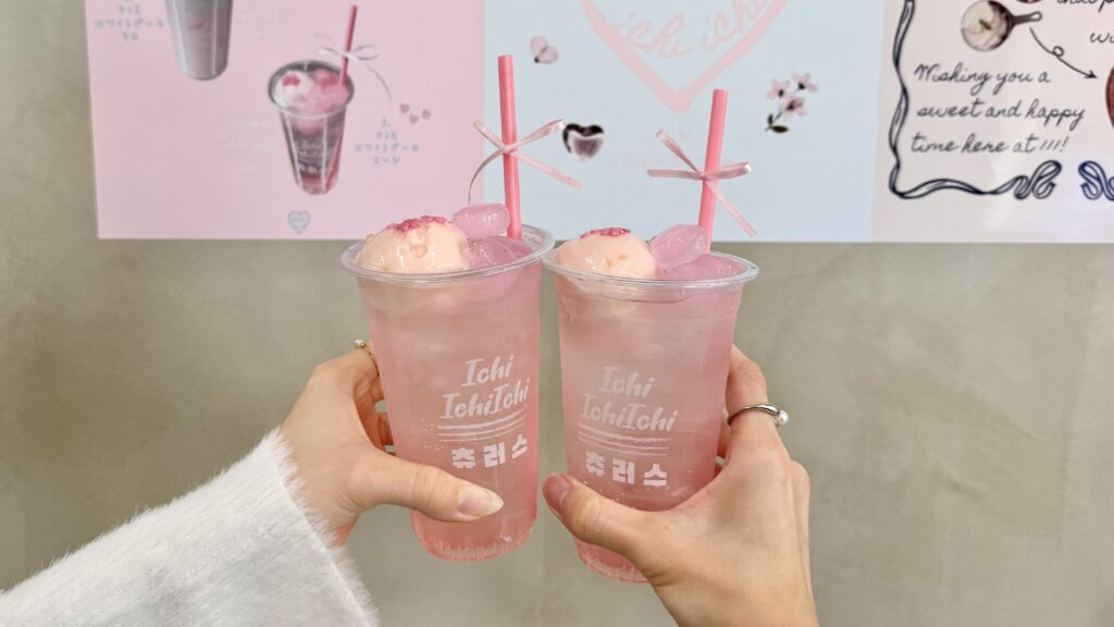 ピンクの炭酸ドリンクさくらホワイトピーチエード