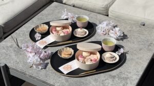 MOSKA by GingerGarden 表参道ルーフトップの桜和菓子セット・木の箱に入った花形の和菓子と抹茶