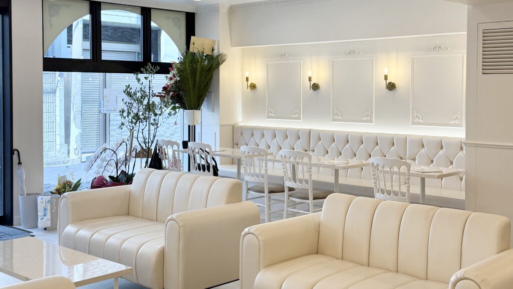 CAFE IVORYの広々とした内装