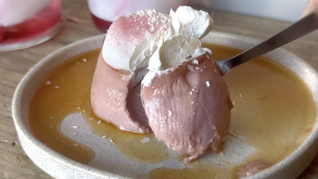 高円寺の淡色カフェNEYOの春限定桜プリン 桜の風味が上品に香る手作りスイーツ