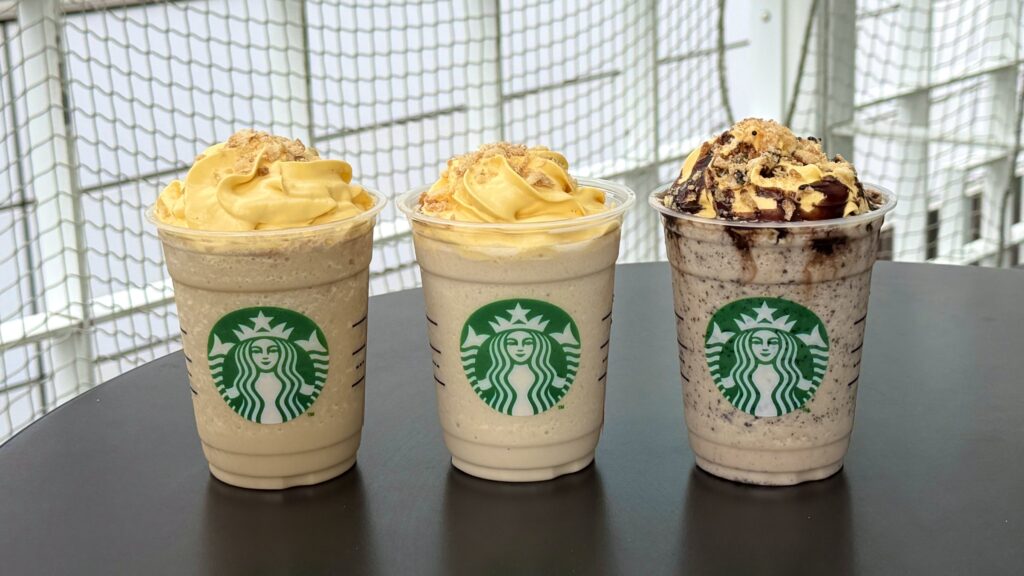 左から③大人のプリン風、①ノーマル、②エクレア風にカスタムしたシュークリームフラペチーノ