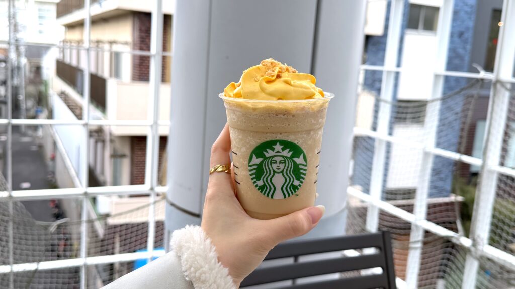 シュークリームフラペチーノにエスプレッソショットをトッピング