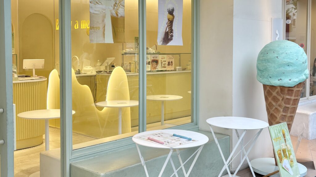 TUTTO 清澄白河の黄色な店内