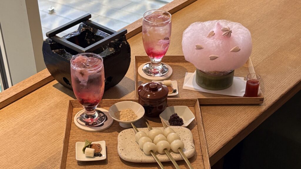 然花抄院の手打ちみたらし団子 みたらしダレ・餡・きなこの3種で楽しむ和カフェスイーツ