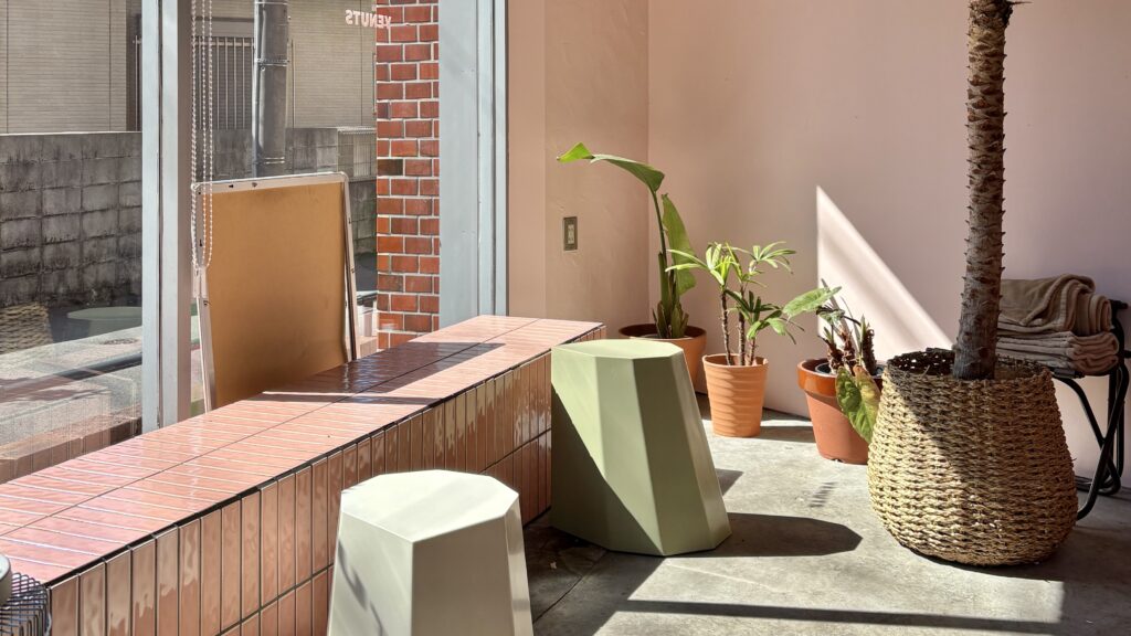 VENUTSのピンクが可愛い店内