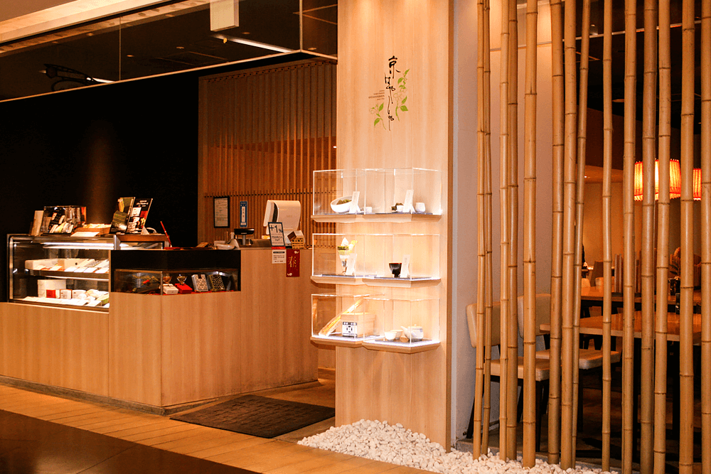 今日はやしやの竹に囲まれたモダンな内装