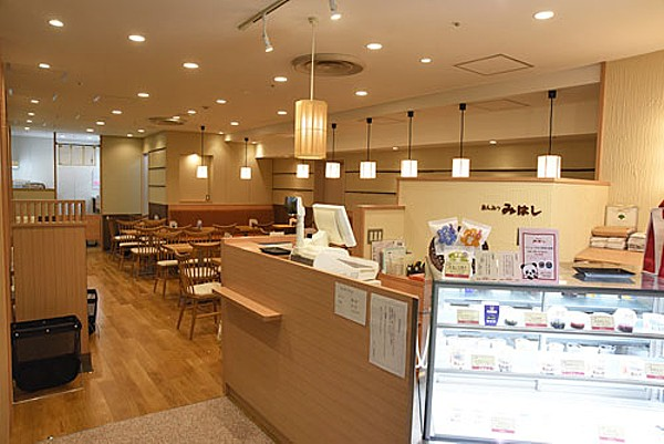 東武池袋の中にあるみはしの外観