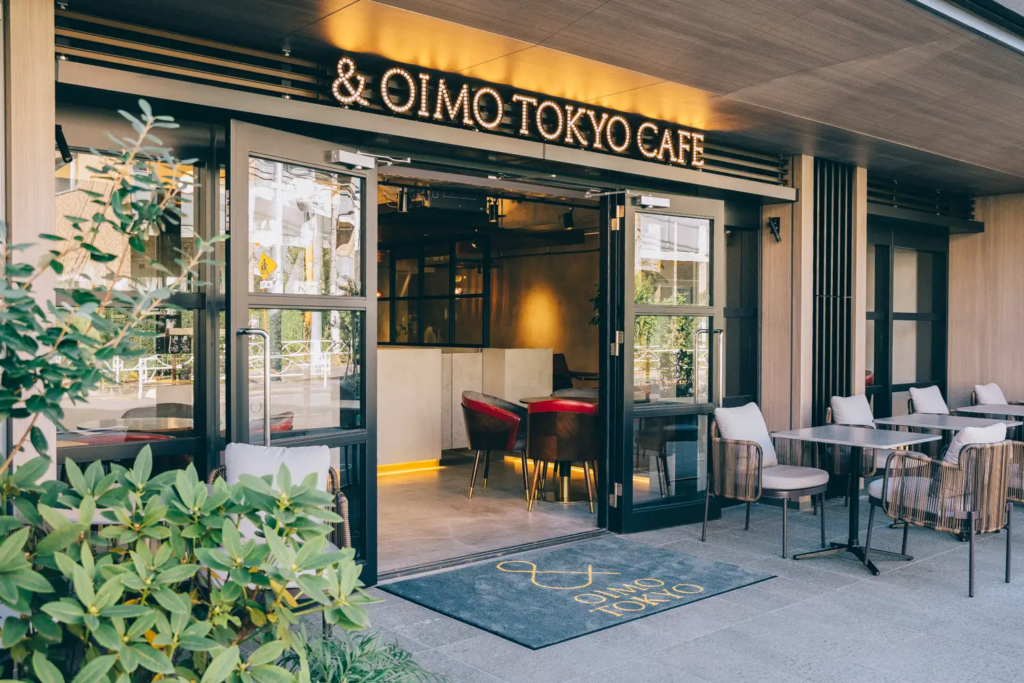 & OIMO TOKYO CAFEの開放感のある店内