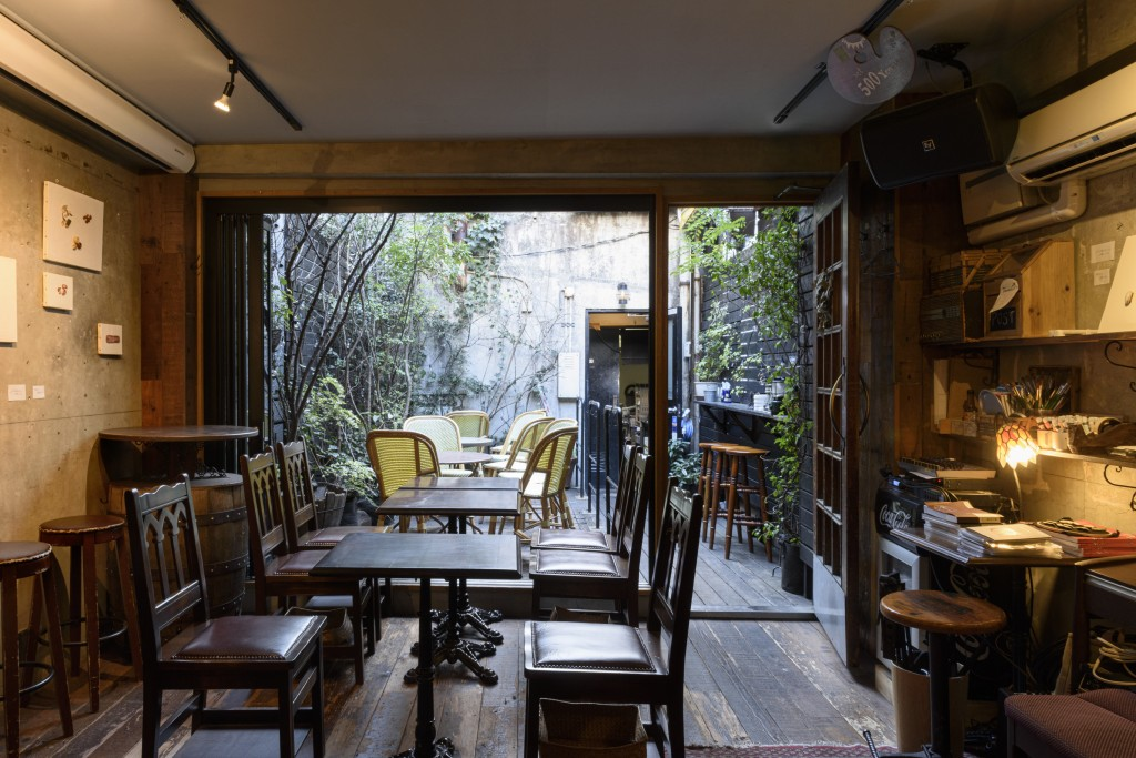 月光荘サロン 月のはなれの銀座とは思えない店内