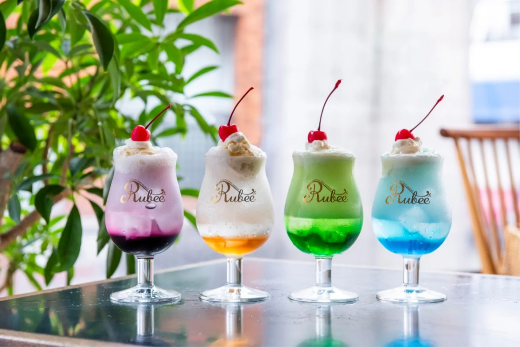 breath cafeのカラフルなドリンク