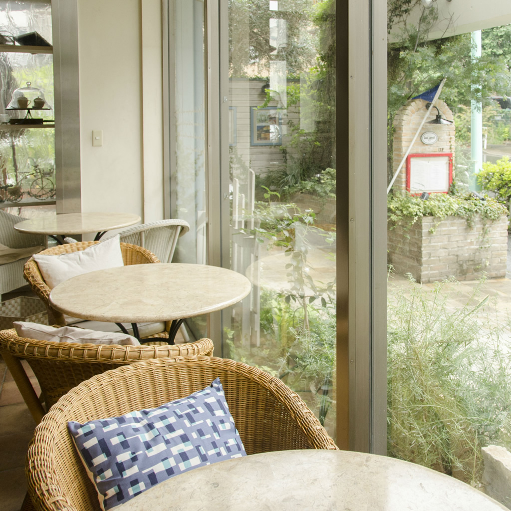 カフェ アクイーユ 恵比寿店の雰囲気の良い空間