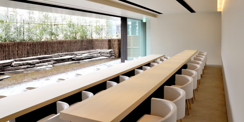 金田中のカウンター席