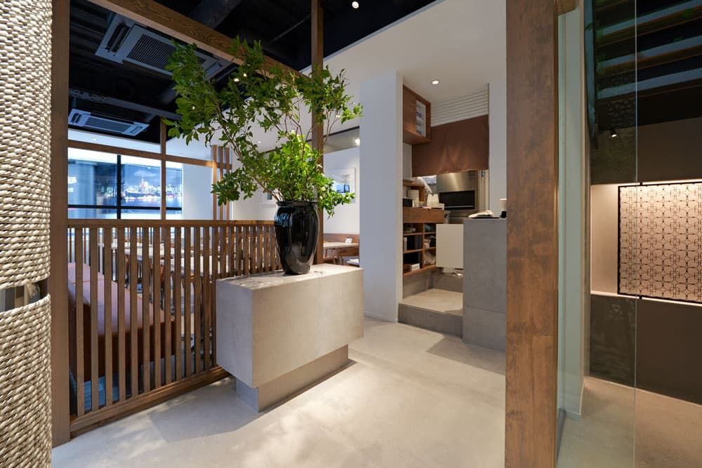 NOA COFFEE MATCHA SALONの和モダンな店内