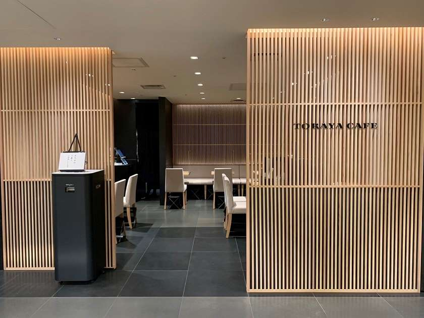 虎屋菓寮（TORAYA CAFE）の和モダンな内装